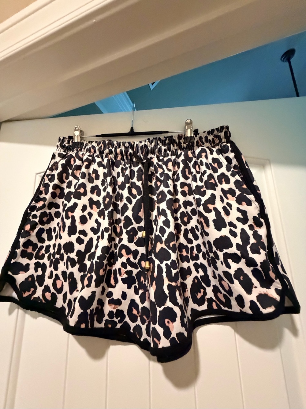 Women's Leopard Print Athletic Pull-On Shorts - Black & Blush